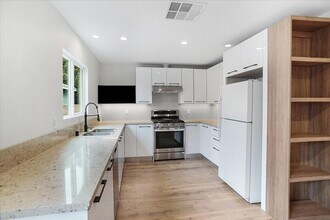 22934 Roscoe Blvd in West Hills, CA - Building Photo - Building Photo