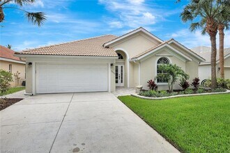 7052 Timberland Cir in Naples, FL - Building Photo - Building Photo