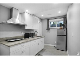 2333 Wonnacott Crescent in Edmonton, AB - Building Photo