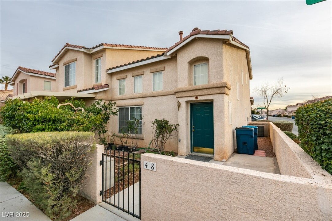 48 Belle Essence Ave in Las Vegas, NV - Building Photo