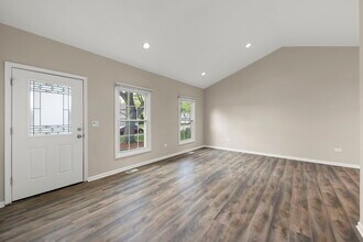 1057 Bothwell Cir in Bolingbrook, IL - Building Photo - Building Photo