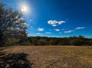 209 Crest Dr in Kingsland, TX - Building Photo - Building Photo