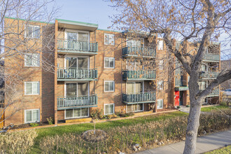 Grosvener House in Calgary, AB - Building Photo - Building Photo