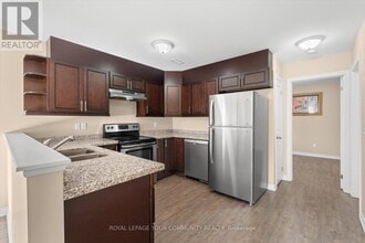 443 Timothy St in Newmarket, ON - Building Photo - Building Photo
