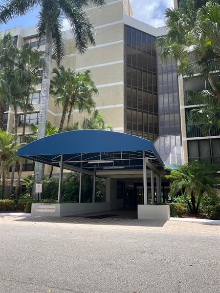 16300 Golf Club Rd in Weston, FL - Building Photo - Building Photo