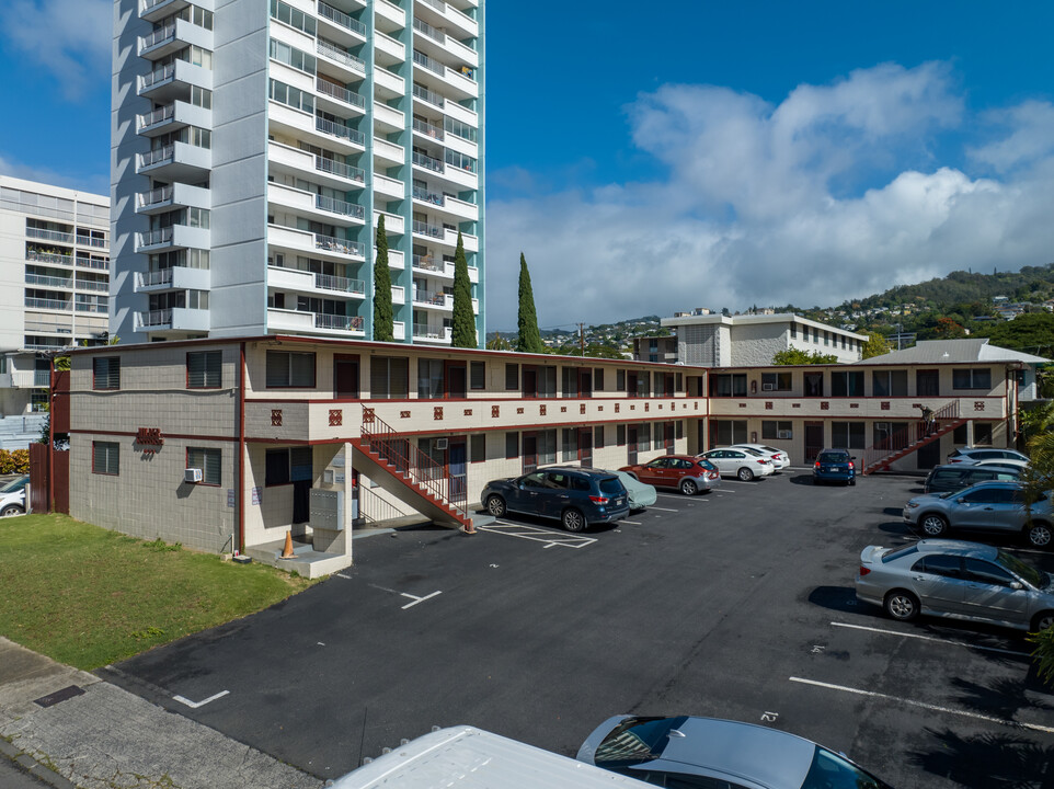 Wilder Terrace in Honolulu, HI - Building Photo