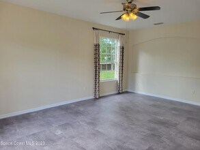 950 Nixon Cir NE in Palm Bay, FL - Foto de edificio - Building Photo