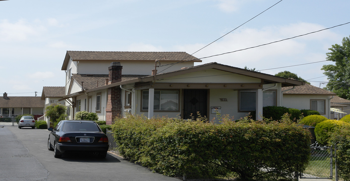 195-197 Alden Rd in Hayward, CA - Building Photo