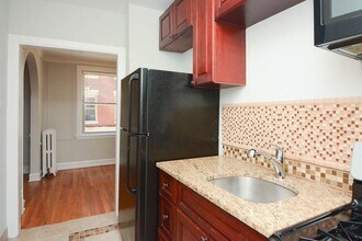 545 W Surf St in Chicago, IL - Foto de edificio - Building Photo