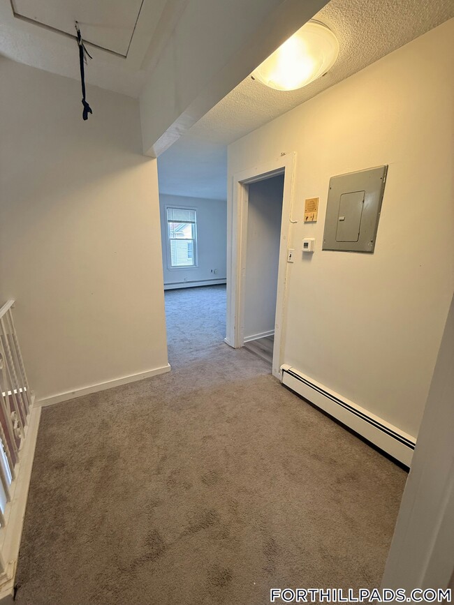 44 Vale St, Unit 2 in Boston, MA - Foto de edificio - Building Photo