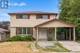 10 Rochelle Crescent in Toronto, ON - Building Photo - Building Photo