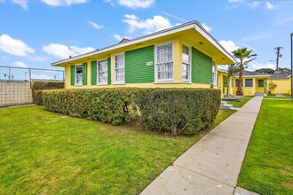 924 S Grevillea Ave in Inglewood, CA - Building Photo - Building Photo