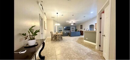 743 SW McCoy Ave in Port St. Lucie, FL - Foto de edificio - Building Photo