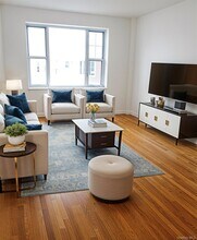 220 Pelham Rd in New Rochelle, NY - Foto de edificio - Building Photo