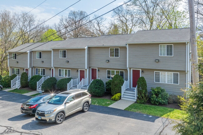 Crown Court in East Greenwich, RI - Foto de edificio - Building Photo