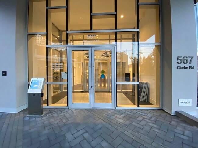 567 Clarke Rd in Coquitlam, BC - Building Photo - Building Photo