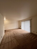 14051 32nd Ave NE in Seattle, WA - Building Photo