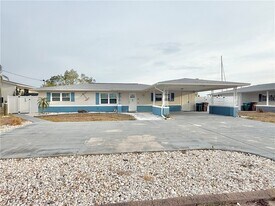 1730 Bikini Ct in Cape Coral, FL - Building Photo