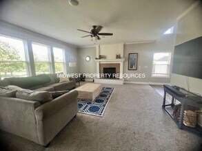932 Elder Ct in Raymore, MO - Building Photo - Building Photo
