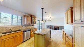 10924 Pleasant View Dr in Sandy, UT - Building Photo
