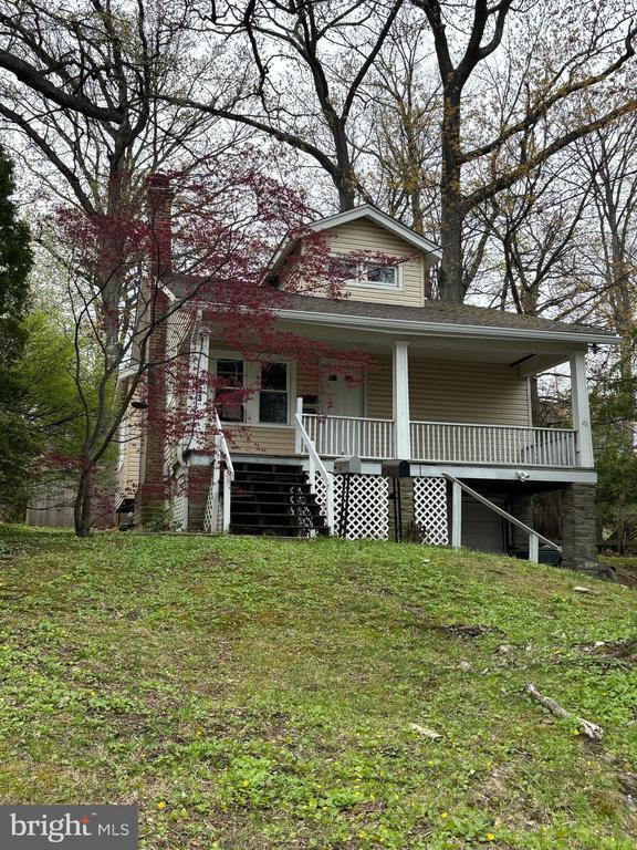 property at 633 Edge Hill Rd