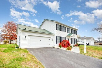 125 Fieldstone Dr in Carlisle, PA - Building Photo - Building Photo