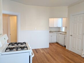 21 Thorndike St, Unit 2 in Somerville, MA - Building Photo - Building Photo