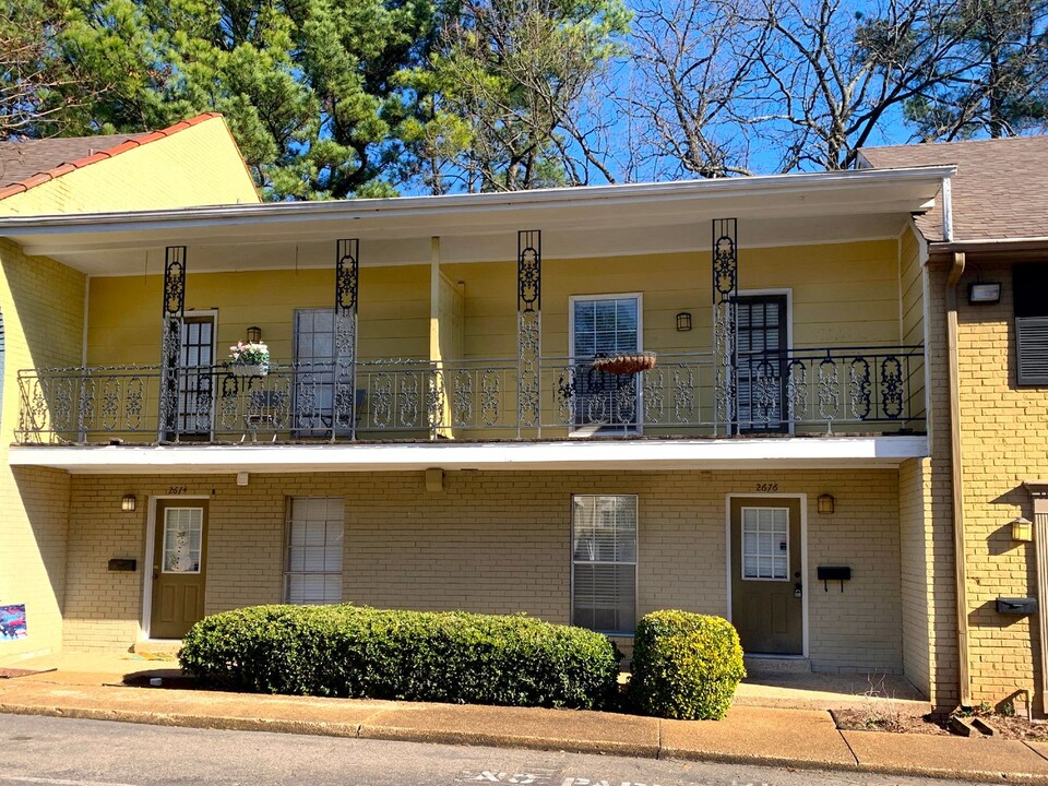 2676 Central Terrace in Memphis, TN - Foto de edificio