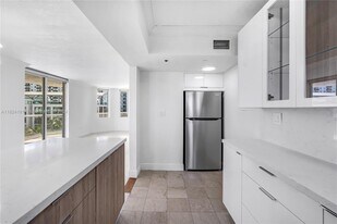 5900 Collins Ave, Unit 708 in Miami Beach, FL - Building Photo - Building Photo