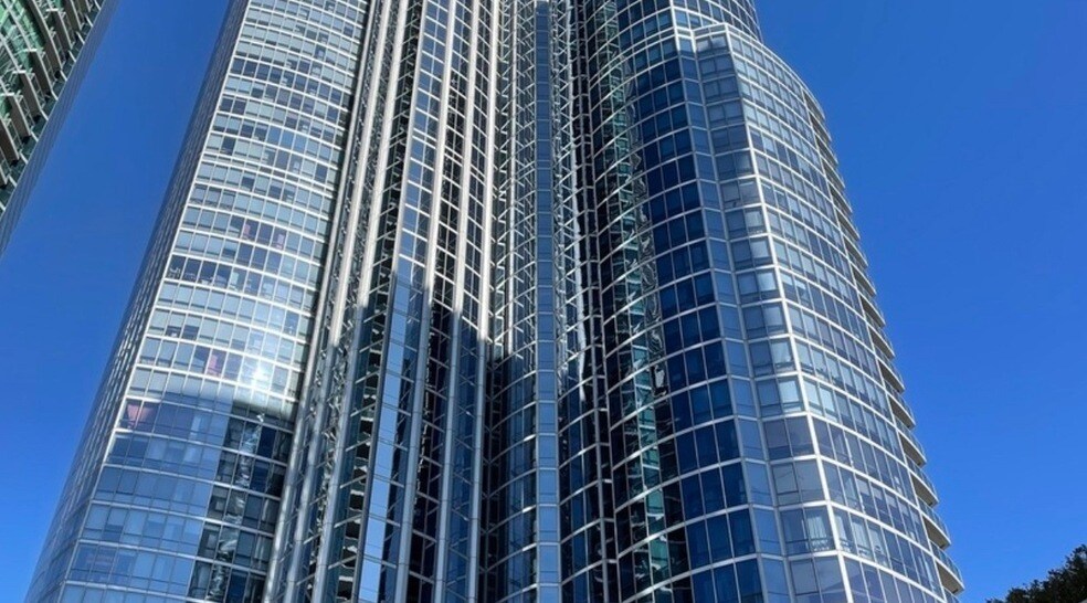1211 S Prairie Ave, Unit 2003 in Chicago, IL - Building Photo