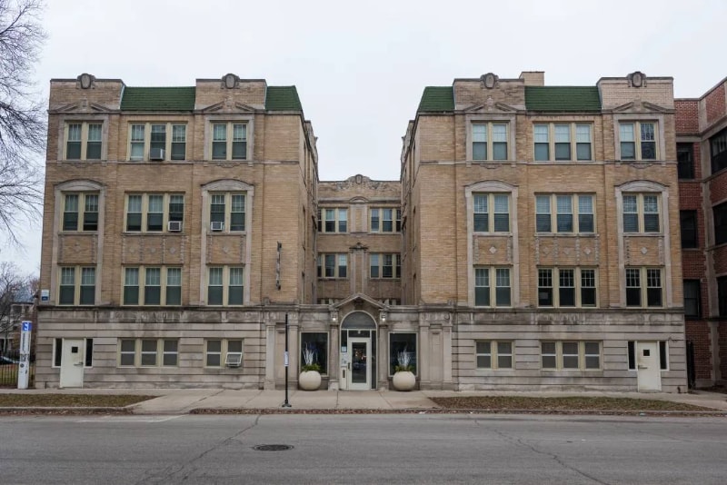 1320 E Hyde Park Blvd in Chicago, IL - Foto de edificio