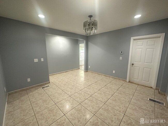 348 Front St in Dunellen, NJ - Building Photo - Building Photo