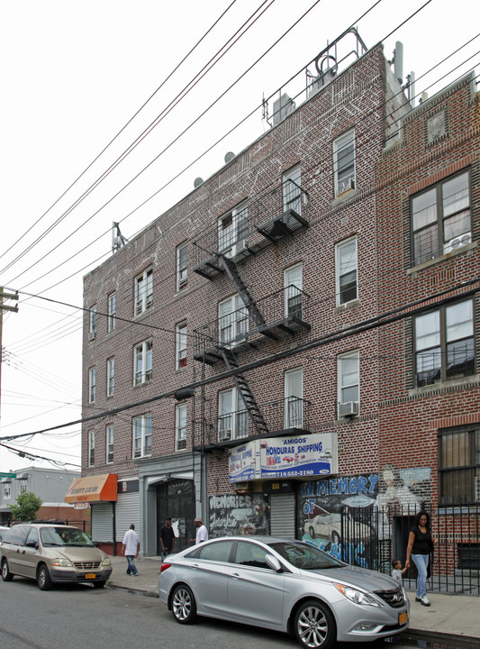 590 Williams Ave in Brooklyn, NY - Building Photo