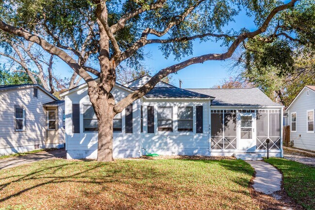 351 Redwood St in San Antonio, TX - Building Photo - Building Photo