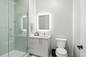 1100 W Van Buren St in Chicago, IL - Building Photo - Building Photo