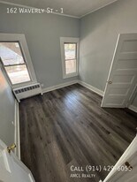 162 Waverly St in Yonkers, NY - Building Photo