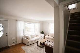 2122 Highland Pl in Minneapolis, MN - Building Photo - Building Photo