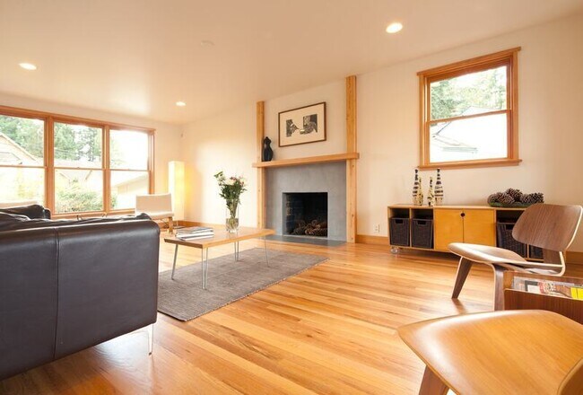 5707 NE 56th St in Seattle, WA - Building Photo - Building Photo