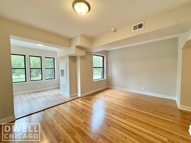 2315 N Kedzie Blvd, Unit 2323-1 in Chicago, IL - Building Photo - Building Photo