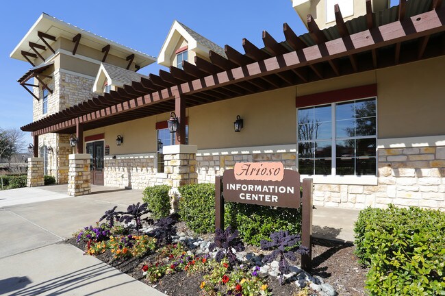 Arioso Apartments & Townhomes in Grand Prairie, TX - Foto de edificio - Building Photo