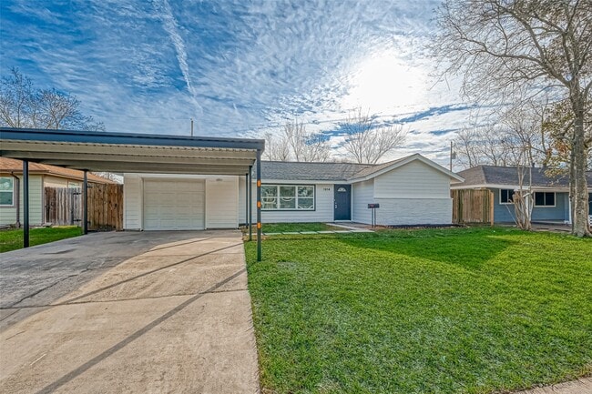 property at 1914 Lynnview Dr