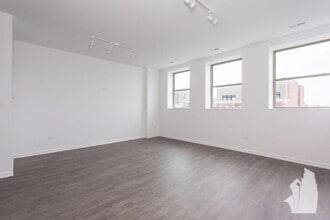 931 W Dakin St, Unit 932-205 in Chicago, IL - Building Photo - Building Photo