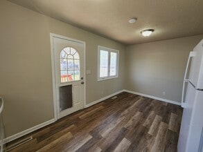 106 S Attica Rd in Knoxville, IA - Building Photo - Building Photo
