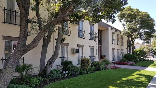 Western Apartments in Downey, CA - Building Photo