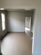 609 W Cottonwood St, Unit 609 1/2 in Freeport, IL - Building Photo - Building Photo