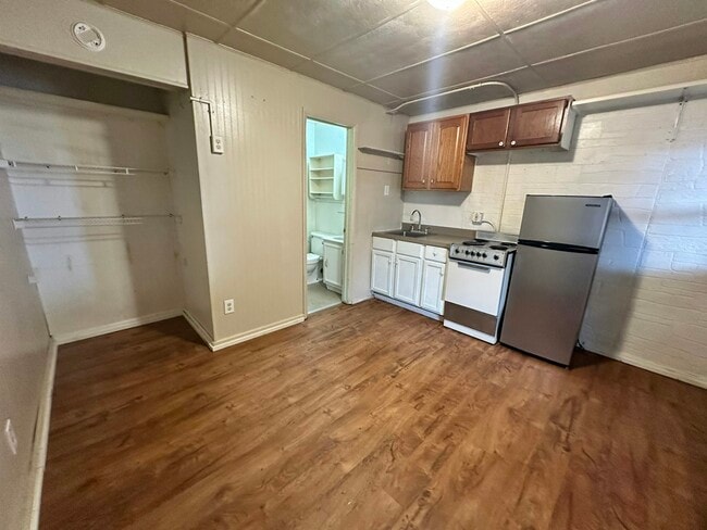 property at 525 E Omaha St