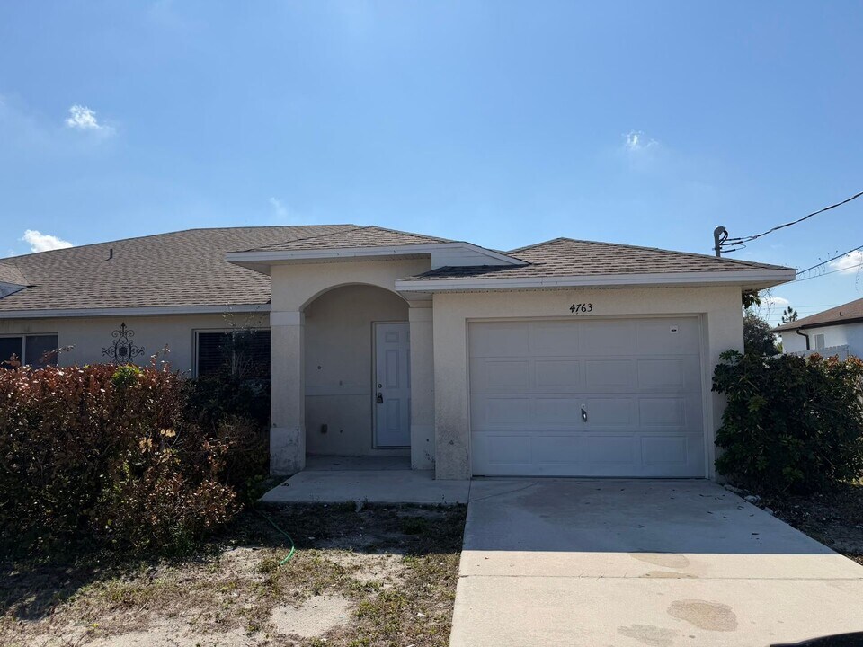 4763 22nd St SW in Lehigh Acres, FL - Building Photo