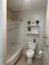 2103 Granberry Dr in Austin, TX - Foto de edificio - Building Photo