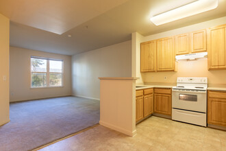 Hacienda Creek Senior Apartments in San Jose, CA - Foto de edificio - Interior Photo