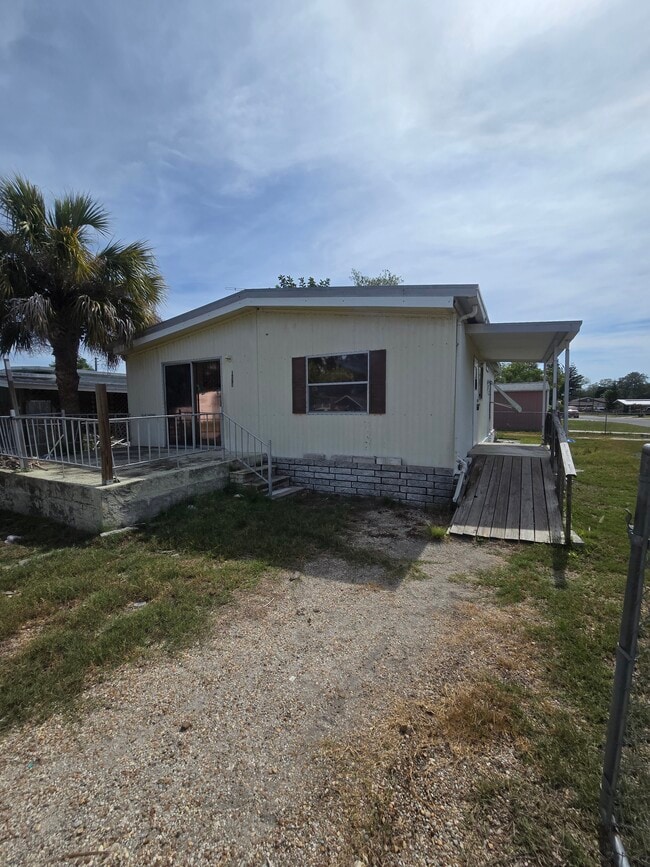 property at 1824 Viceroy Ln
